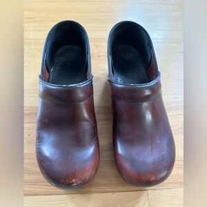 Dansko clogs, maroon EU size 40
